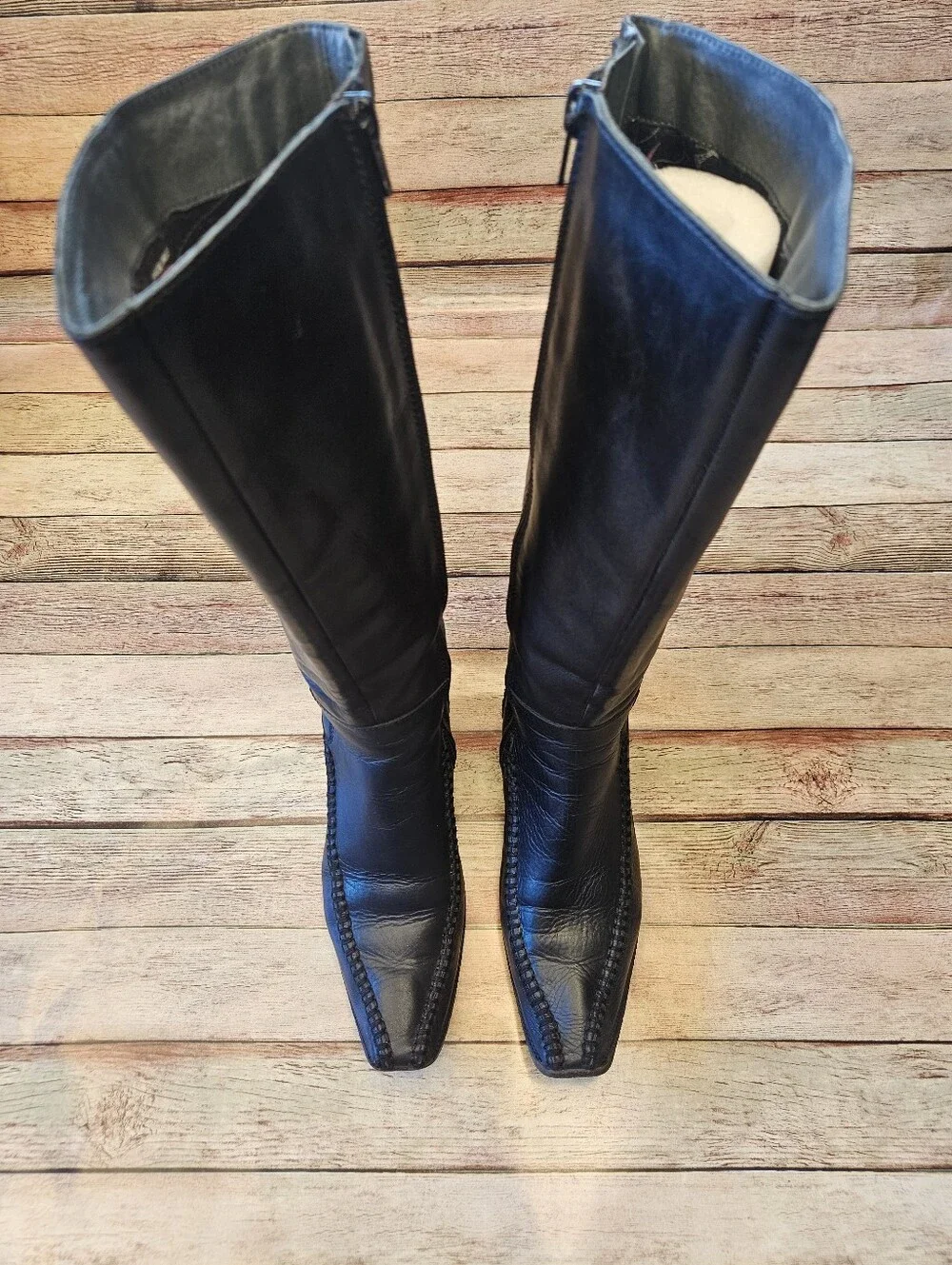 Pikolinos black leather knee-high boot